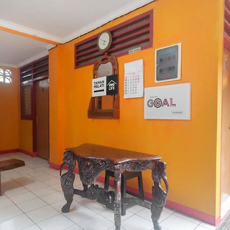 Oyo Life 3034 Taman Melati Hotel Депок Екстериор снимка