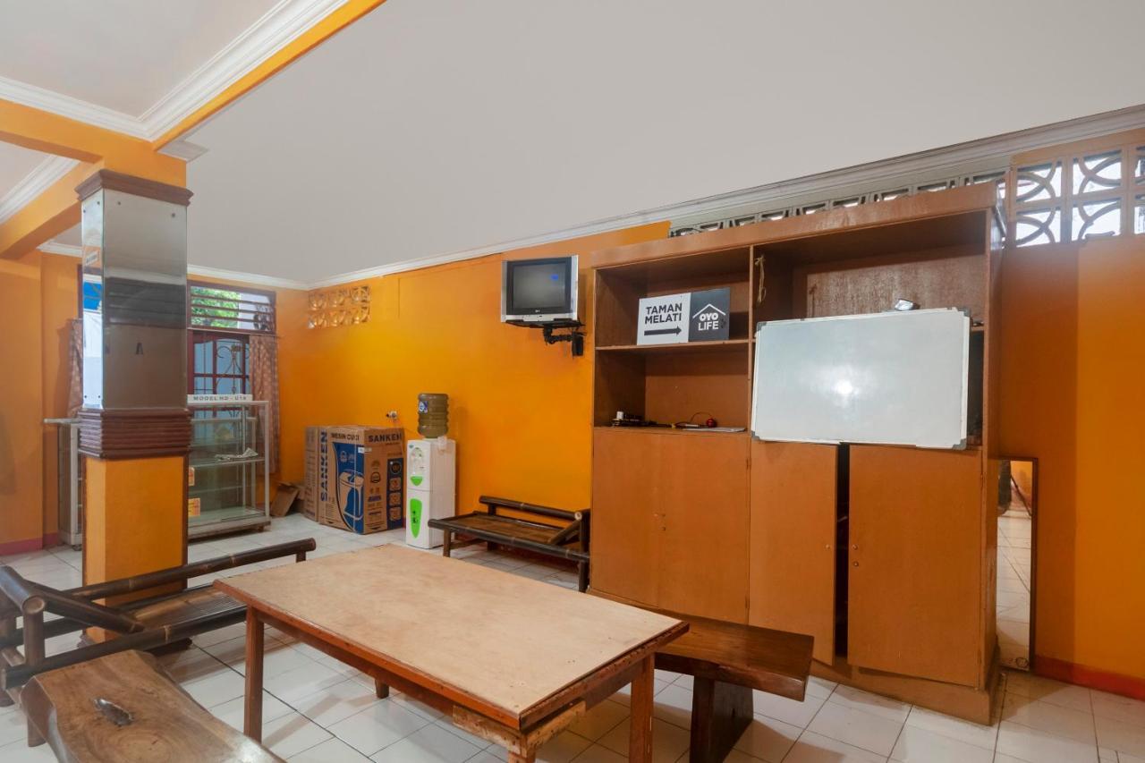 Oyo Life 3034 Taman Melati Hotel Депок Екстериор снимка