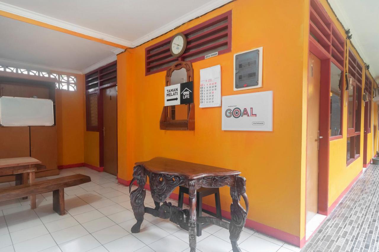 Oyo Life 3034 Taman Melati Hotel Депок Екстериор снимка
