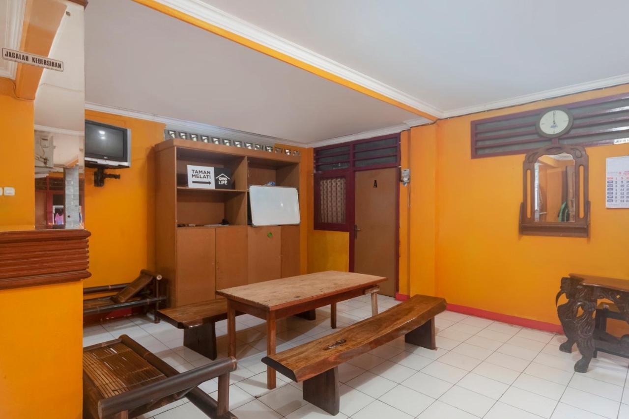 Oyo Life 3034 Taman Melati Hotel Депок Екстериор снимка