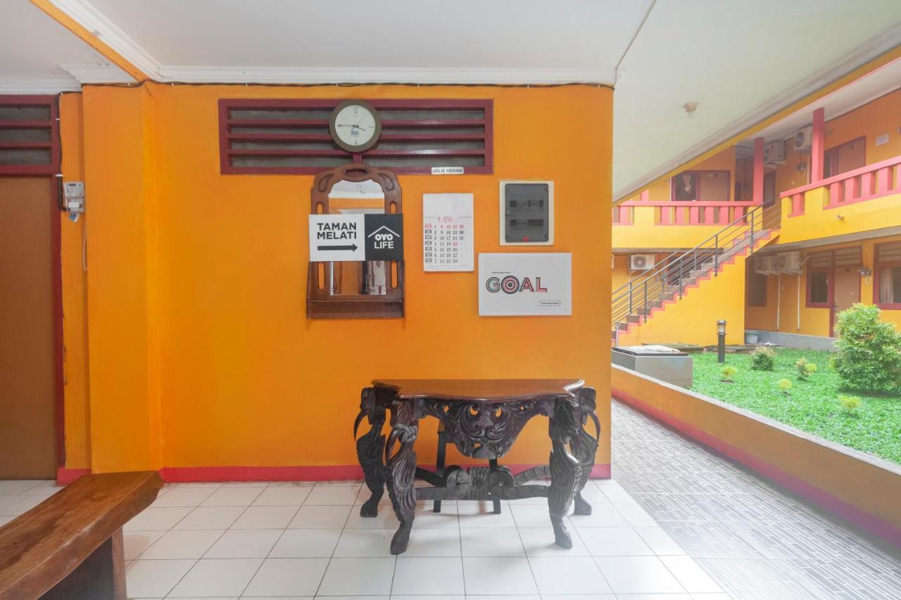 Oyo Life 3034 Taman Melati Hotel Депок Екстериор снимка