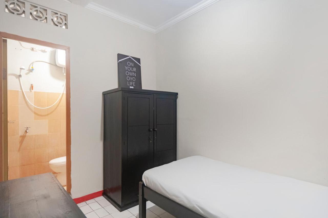 Oyo Life 3034 Taman Melati Hotel Депок Екстериор снимка