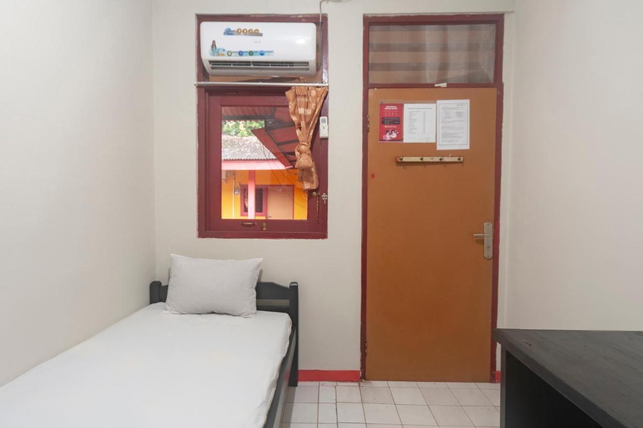Oyo Life 3034 Taman Melati Hotel Депок Екстериор снимка