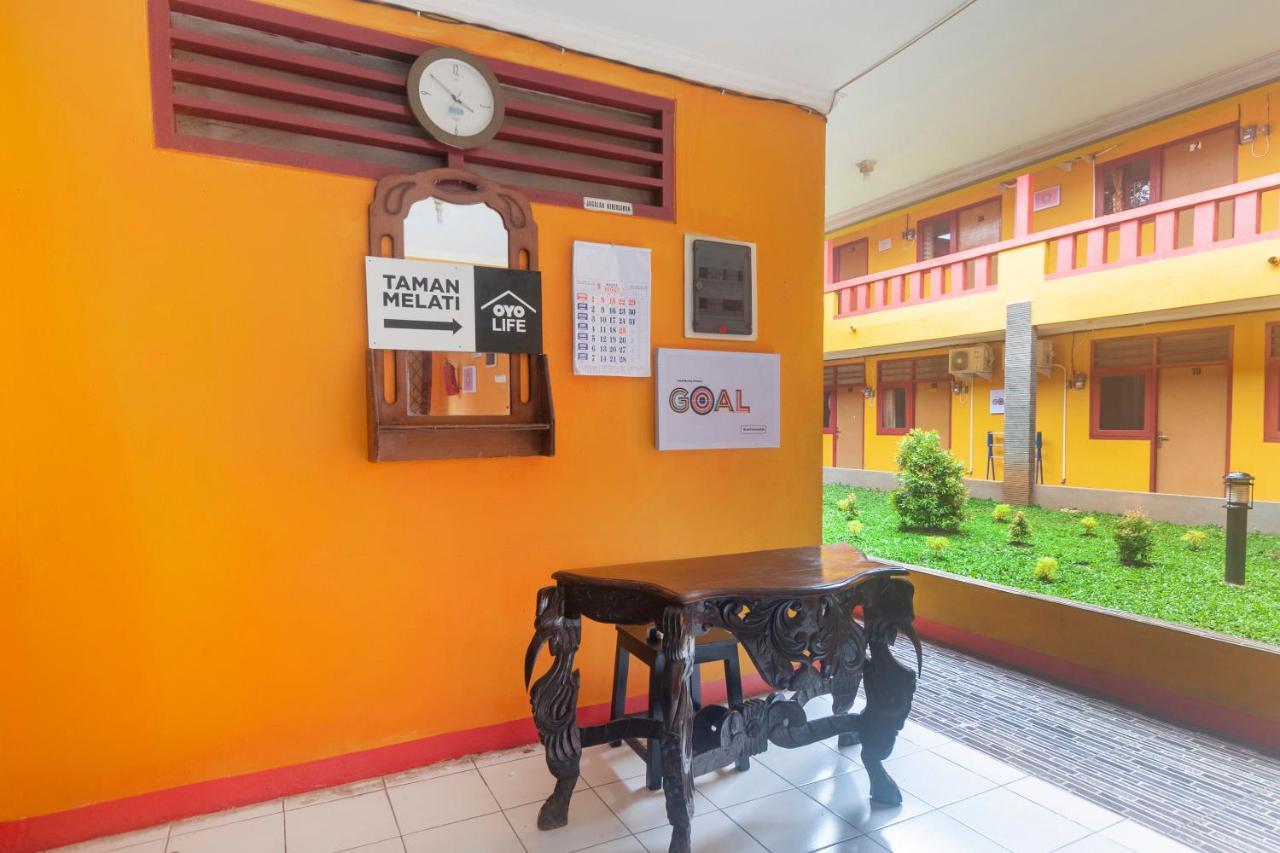 Oyo Life 3034 Taman Melati Hotel Депок Екстериор снимка