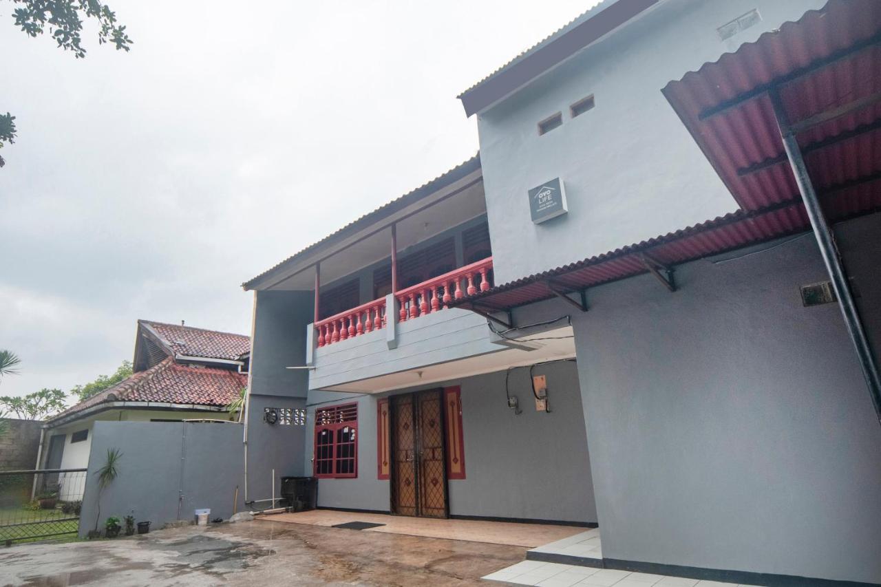Oyo Life 3034 Taman Melati Hotel Депок Екстериор снимка