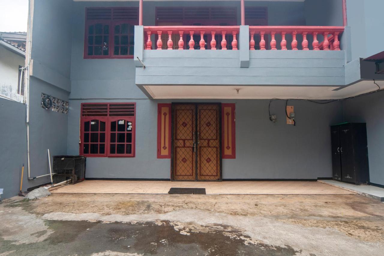 Oyo Life 3034 Taman Melati Hotel Депок Екстериор снимка