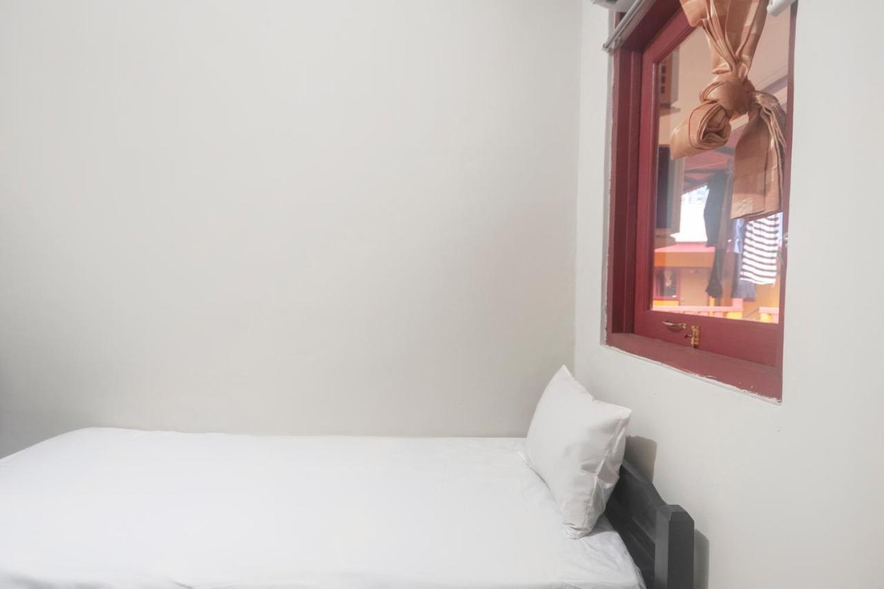 Oyo Life 3034 Taman Melati Hotel Депок Екстериор снимка